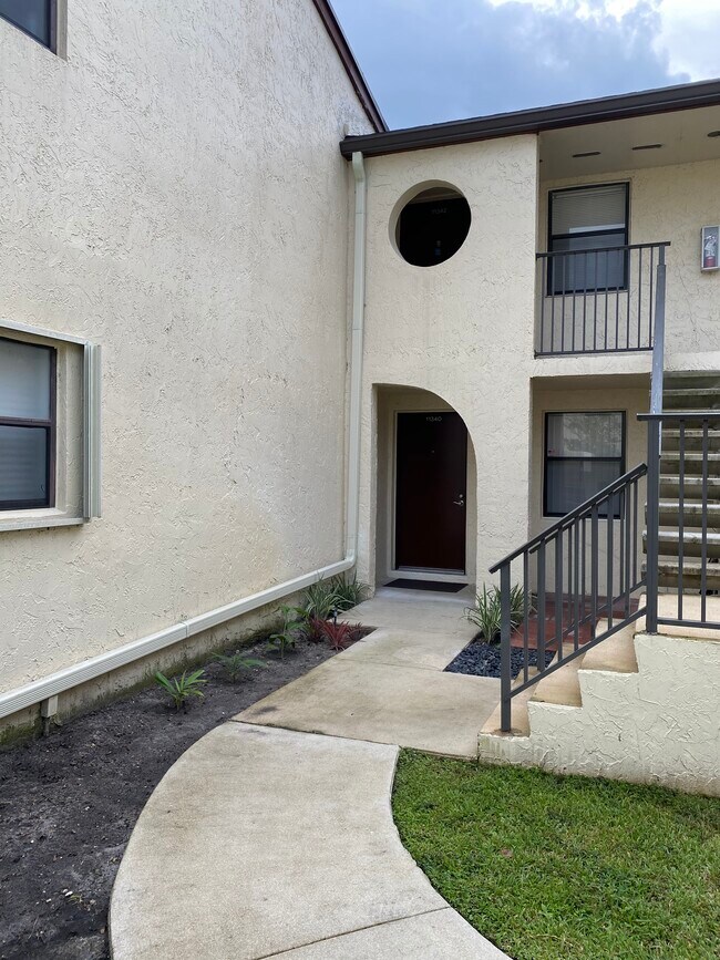 Front Entry - 11340 Taft St