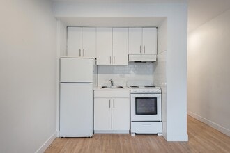 Building Photo - 6311 Av. Somerled