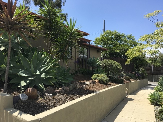 Frente de la casa - 3721 Corinth Ave