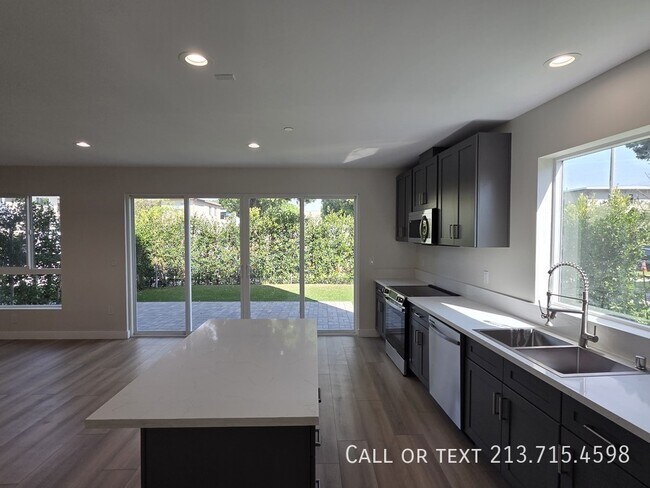 Foto del edificio - 5700 Clemson St