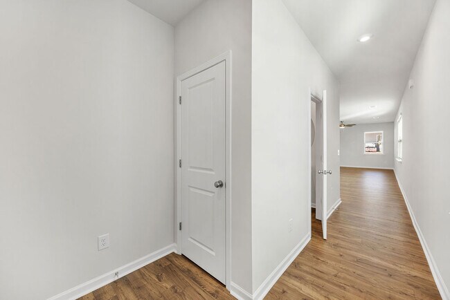 Building Photo - 502 Serena Trl