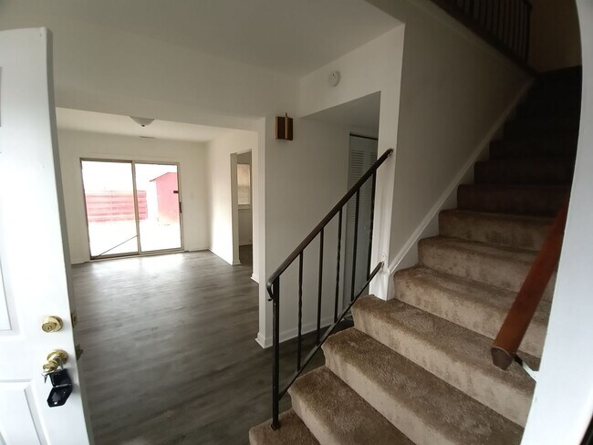 Building Photo - Three bedroom two and one half bath end un...