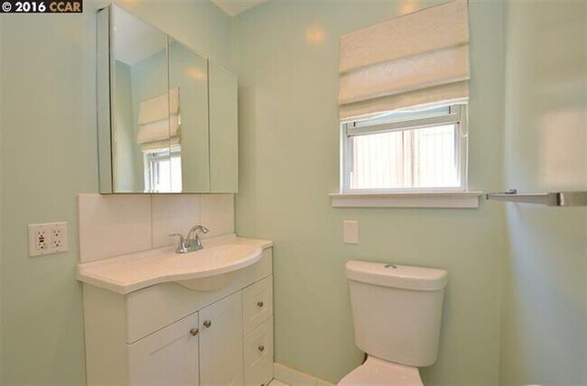 Baño - 7285 Snake Rd