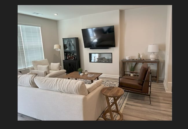 Foto del edificio - 114 Fister Dr