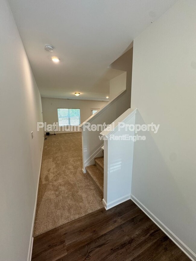 Building Photo - 1005 Ramon Dr