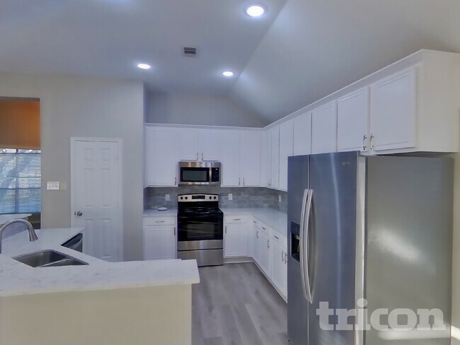 Foto del edificio - 2075 Crestlake Dr