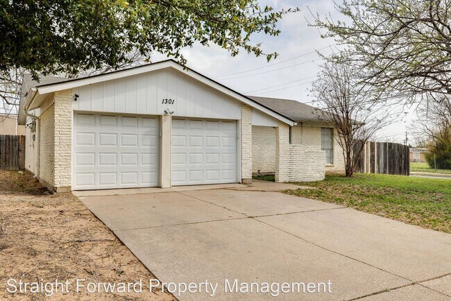 Foto del edificio - 3 br, 2 bath House - 1301 Montclair St