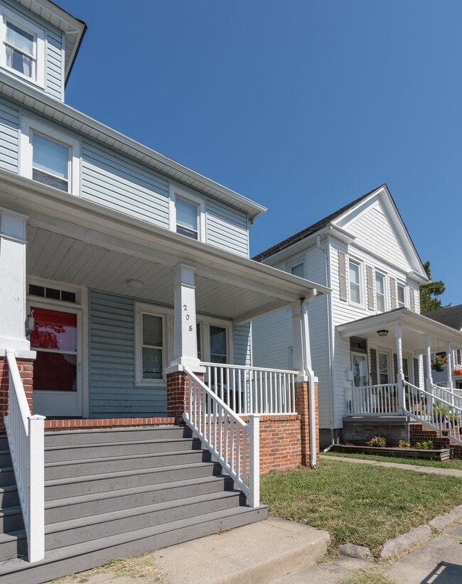 Building Photo - RB208 Poplar Ave-4 units