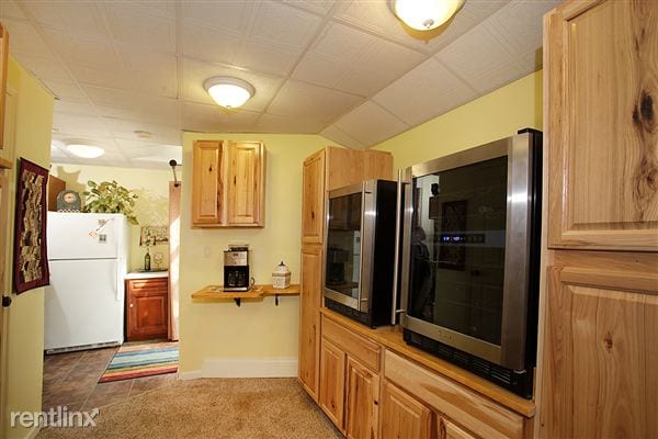 Building Photo - 537 W Main St