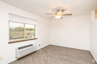 Studio - 468SF - Living Room - Willows Edge