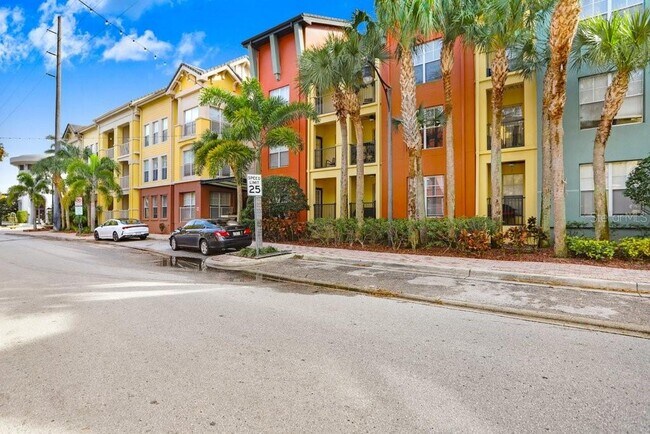 Foto del edificio - 2440 W Horatio St