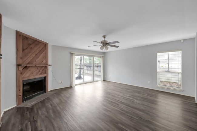 Foto del edificio - 83 Marabou Pl