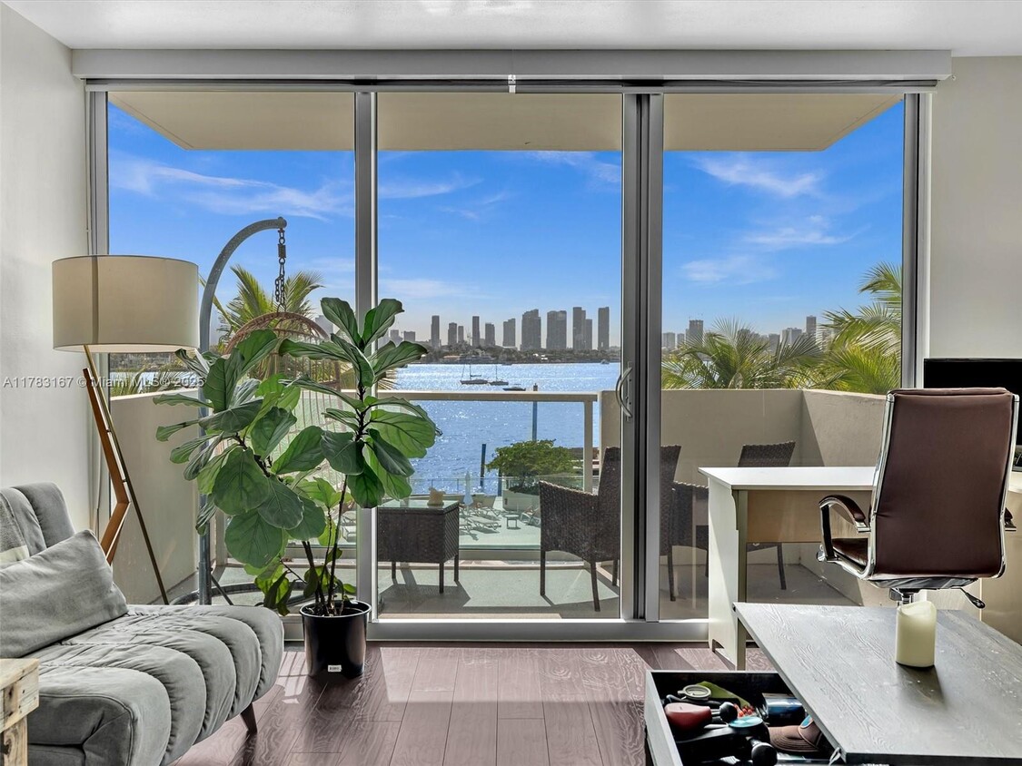 Foto principal - 1200 West Ave