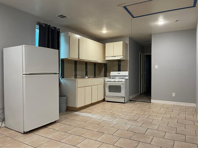 Foto del edificio - 10120 Homestead Rd