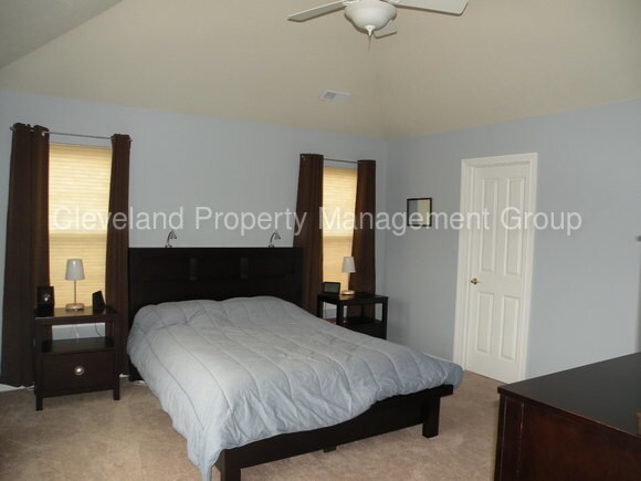 Building Photo - 352 W Legend Ct