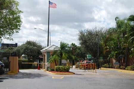 Foto del edificio - CUTLER GARDENS APARTMENTS