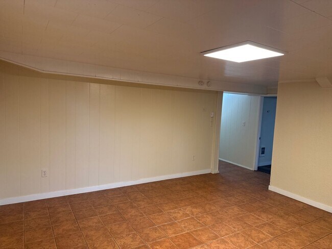 Building Photo - 902 S 29th Ave