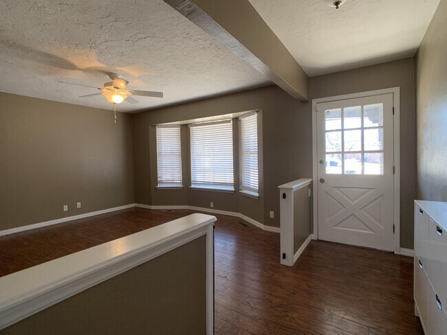 Foto del edificio - 1404 Crown Point Ave