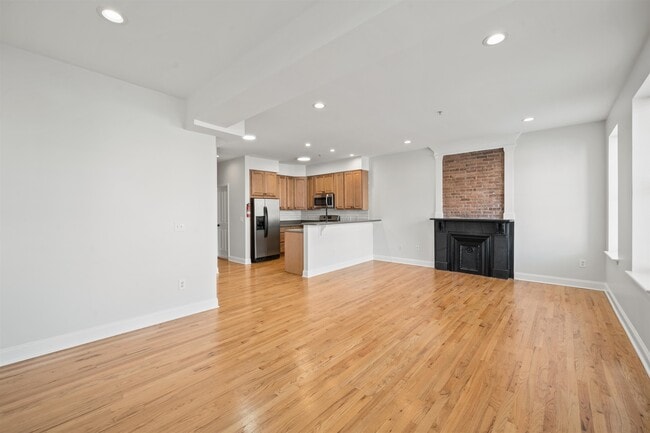 Building Photo - 287 Grand St