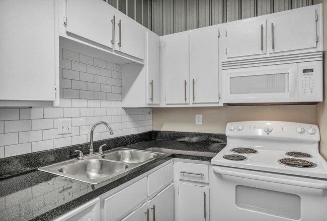 Building Photo - z-012226-The Enclave