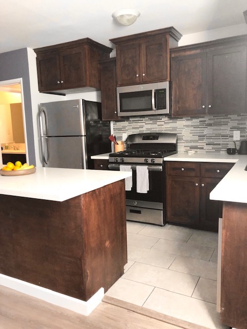 Remodeled Kitchen - 15483 Moorpark St