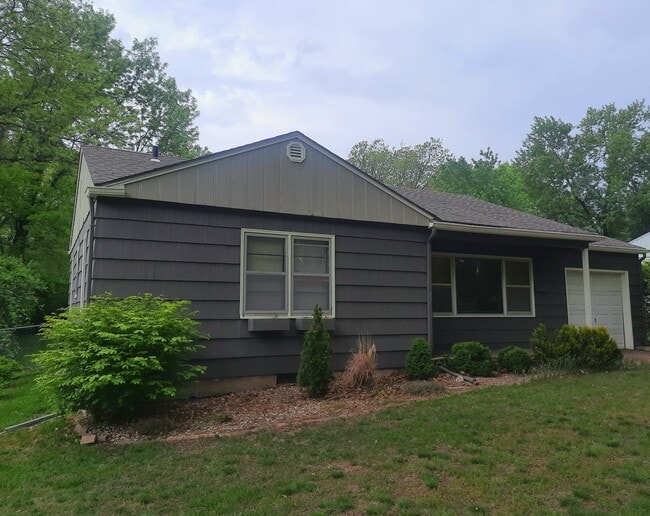 Building Photo - 315 Kansas St