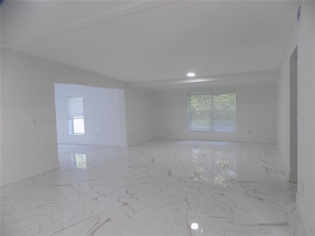 Building Photo - 1511 E Horatio Ave