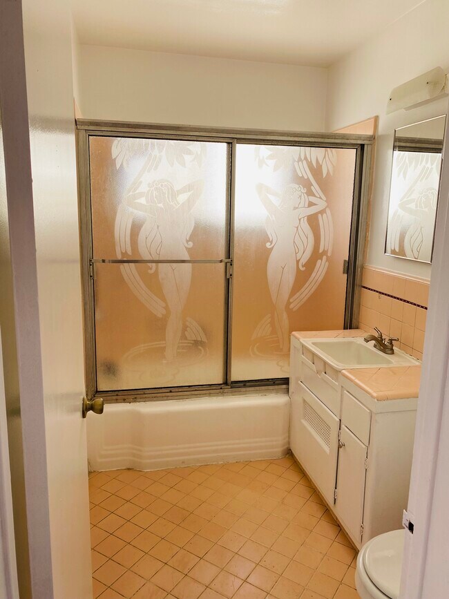 bathroom - 4128 Somerset Dr