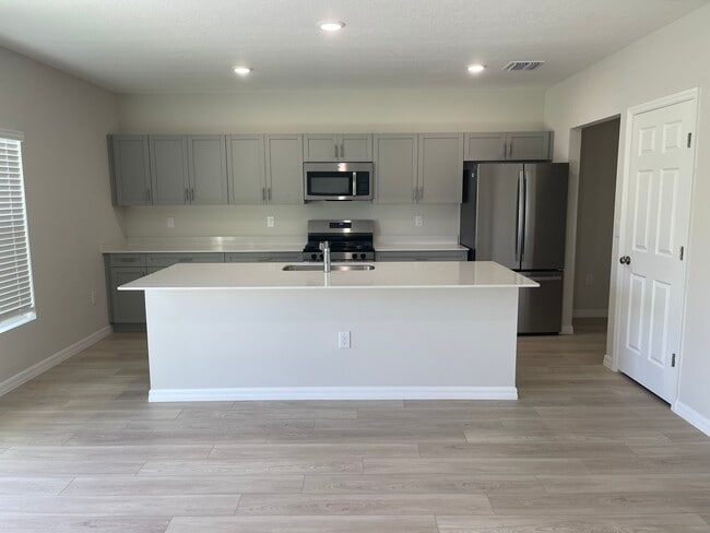 Building Photo - 14773 Summer Branch Dr