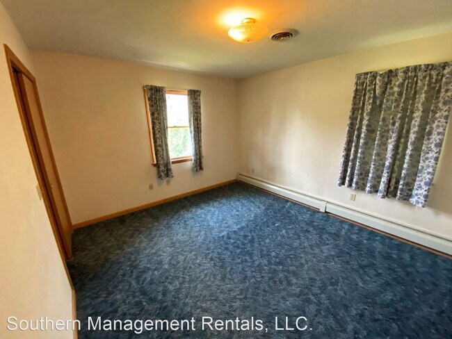 Building Photo - 3 br, 2.5 bath House - 39 South Main Street
