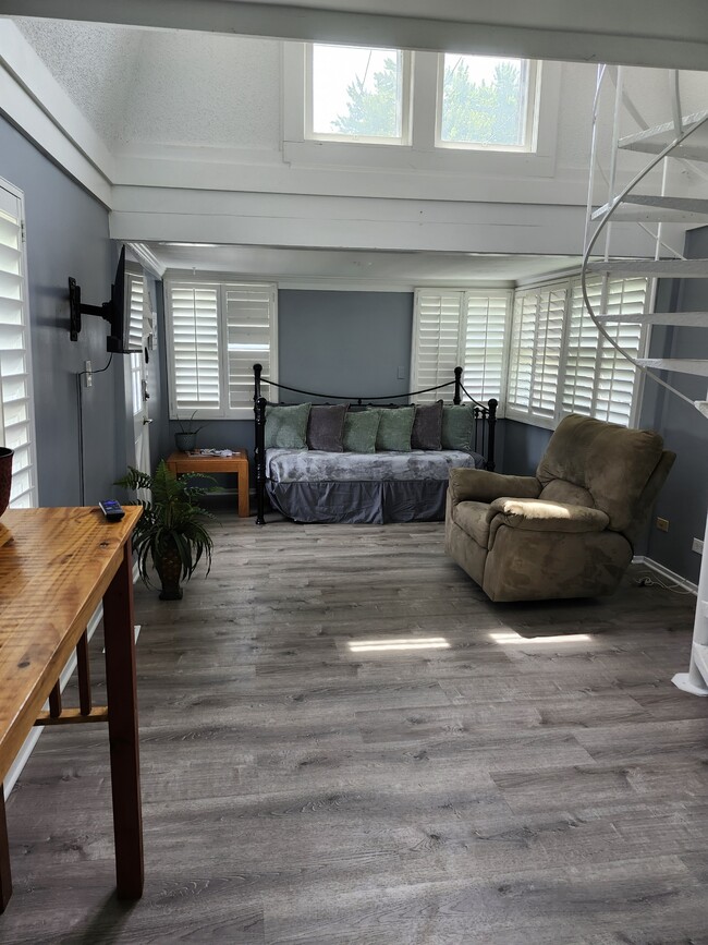 Living room - 310 N River Rd