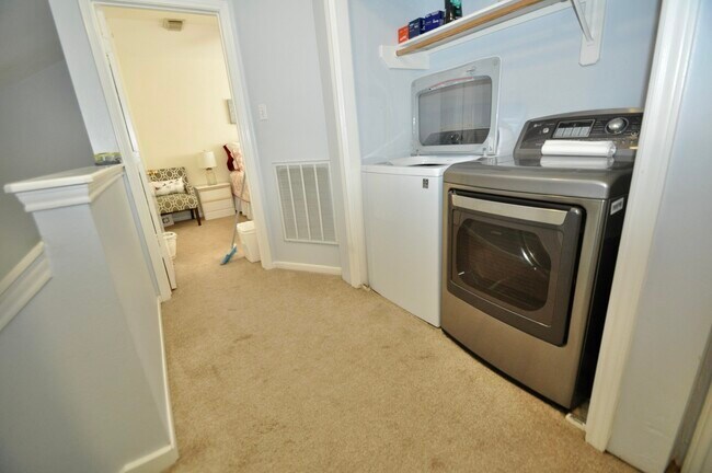 Foto del edificio - 3239 Beran Dr