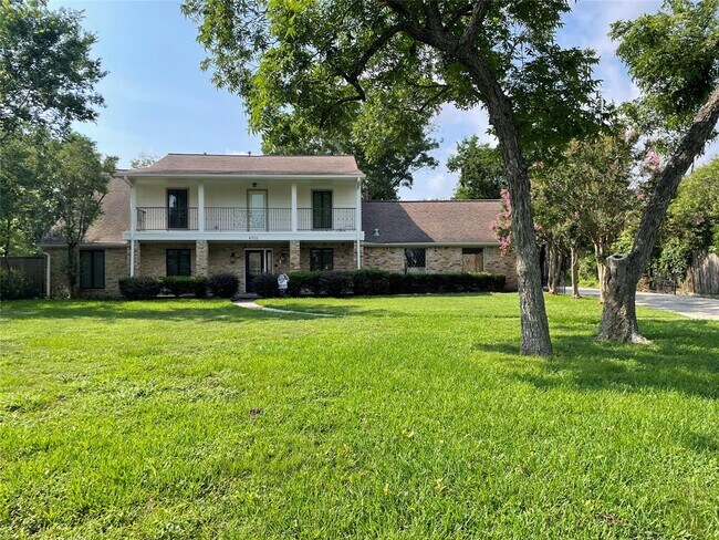 Building Photo - 4702 Bayou Vista Dr