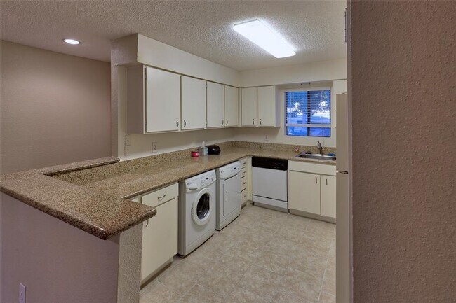 Building Photo - 12100 Melville Dr