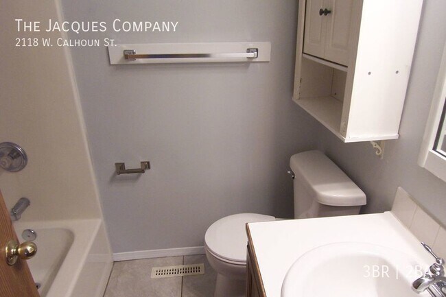 Foto del edificio - Very Clean 3 Bedroom 2 Bath 1 Car Garage w...