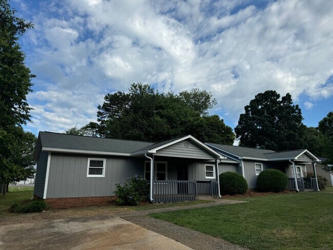 Building Photo - Three Bedroom Duplex in Denver