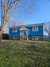 Building Photo - 215 Knoll Dr