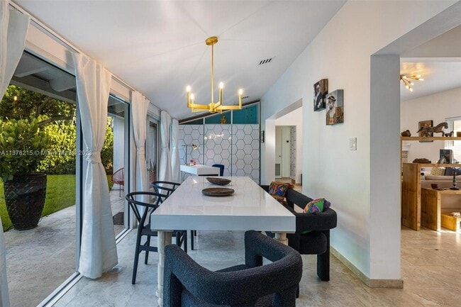 Building Photo - 11403 NE 8th Ave