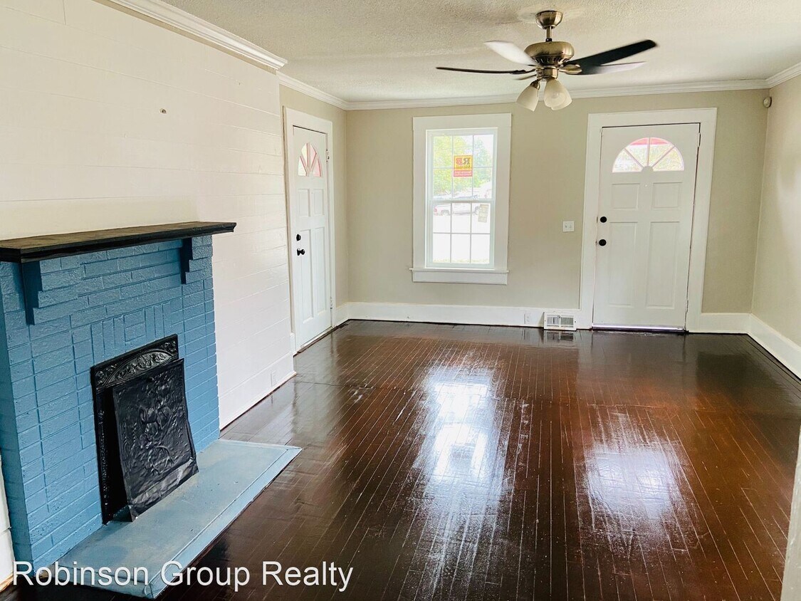 Primary Photo - 4 br, 2 bath House - 5018 N. Main St