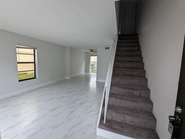 Foto del edificio - 2456 NW 52nd Ave