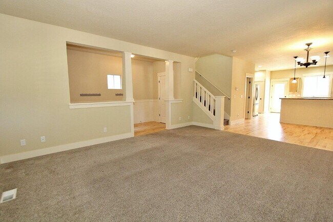 Building Photo - Immaculate Home w/Open Floor-Plan Nestled on the Boise Bench