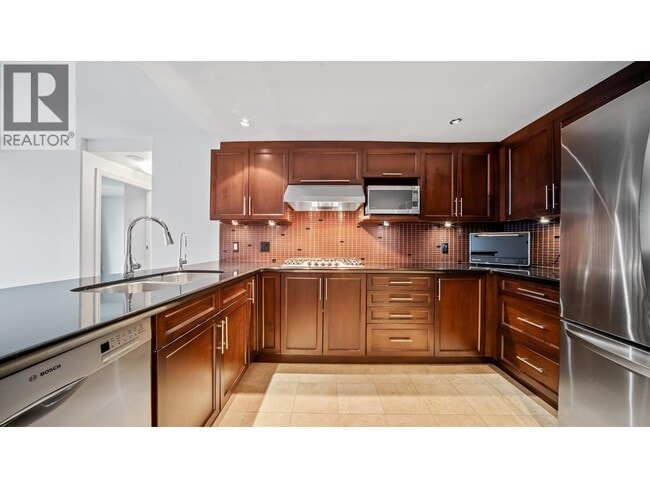 Building Photo - 535 Nicola St