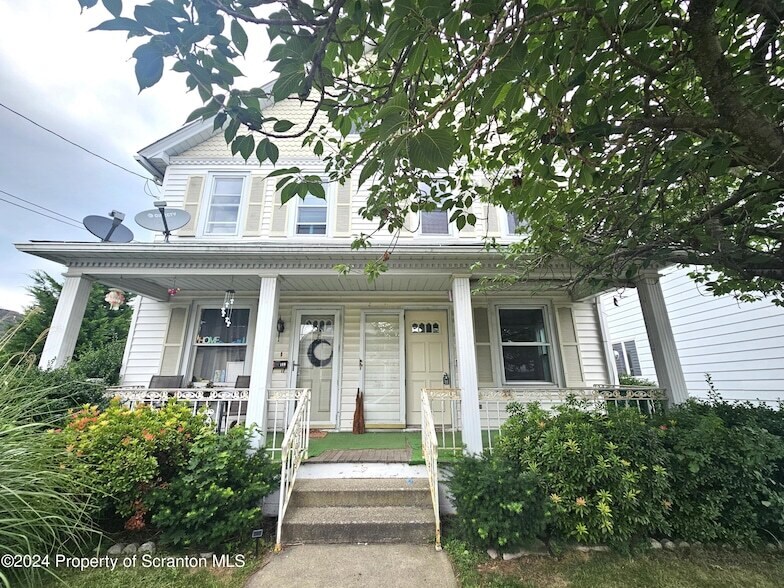 Primary Photo - 111 River St