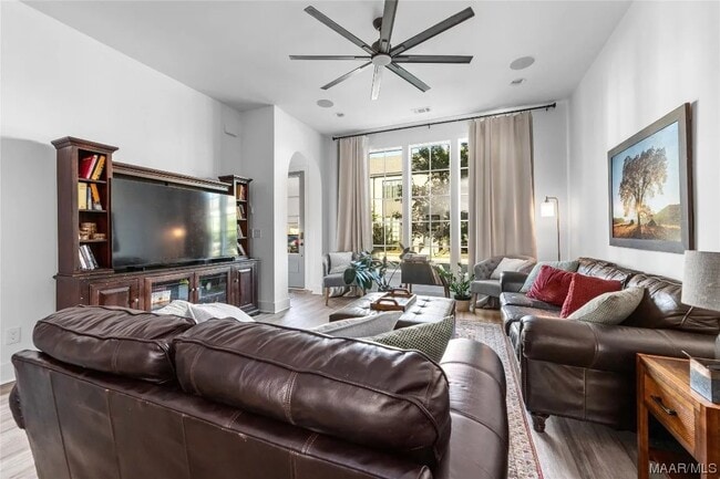 Building Photo - 4648 Broadwick St