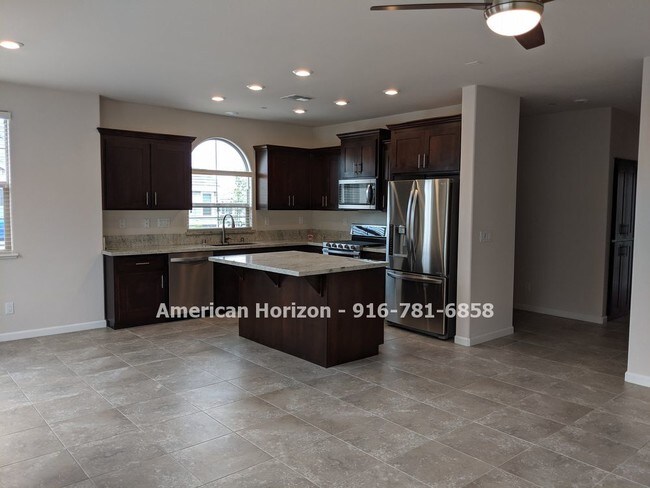 Foto del edificio - LEASED-Whitney Ranch Rocklin 3 Bed 2 bath