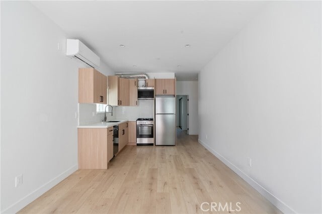 Building Photo - 11140 Woodley Ave