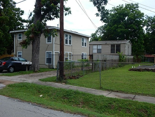 Building Photo - 5606 Robertson St