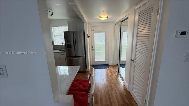 Foto del edificio - 8300 Sunrise Lakes Blvd