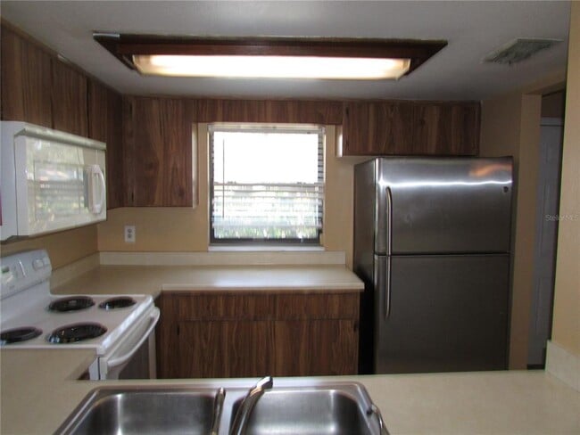 Building Photo - 10049 Lake Oak Cir