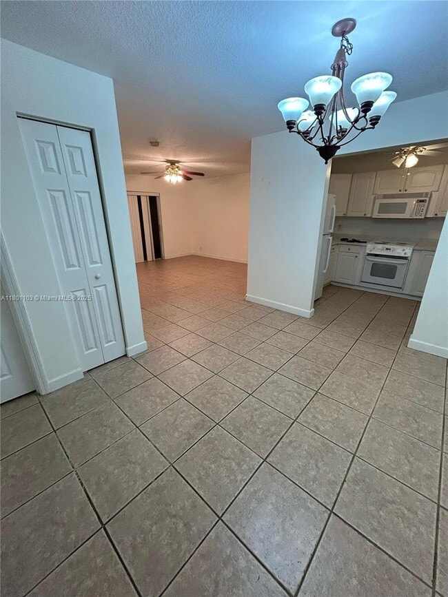 Building Photo - 10330 N Military Trl